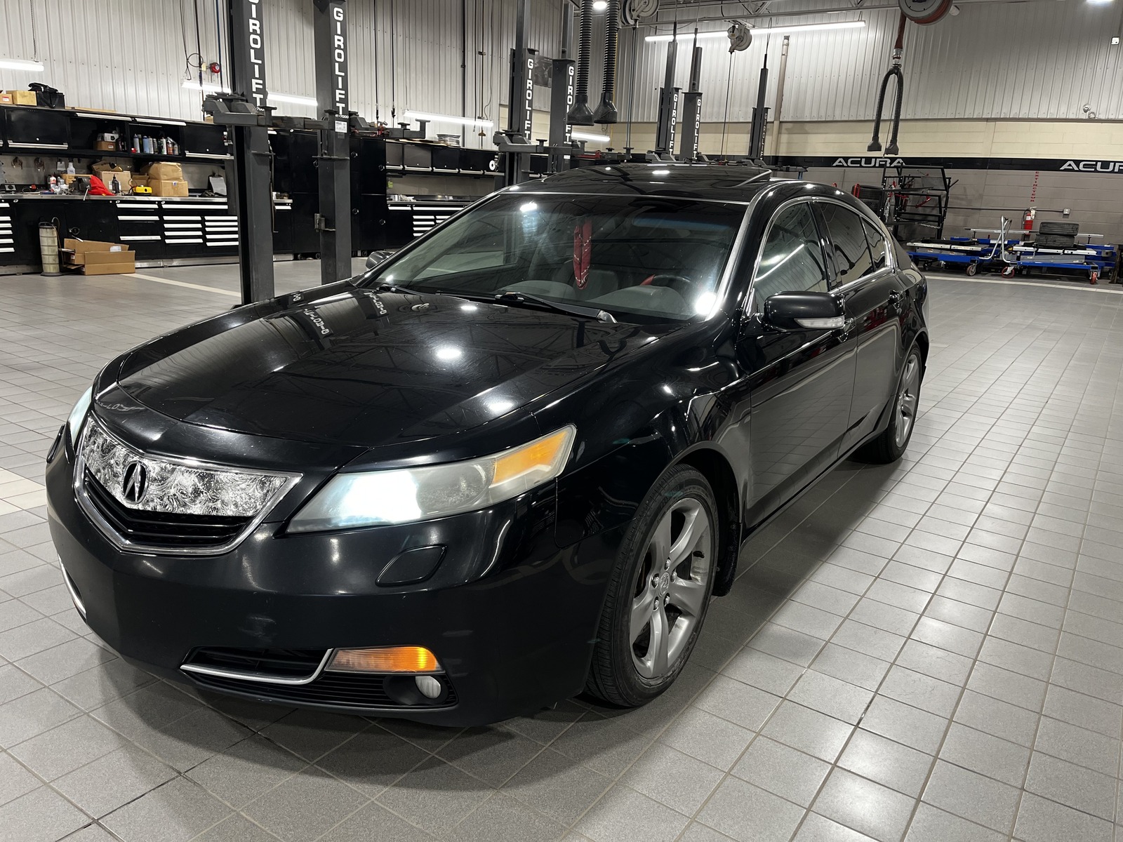 Ariyana, Phil's black Acura TL